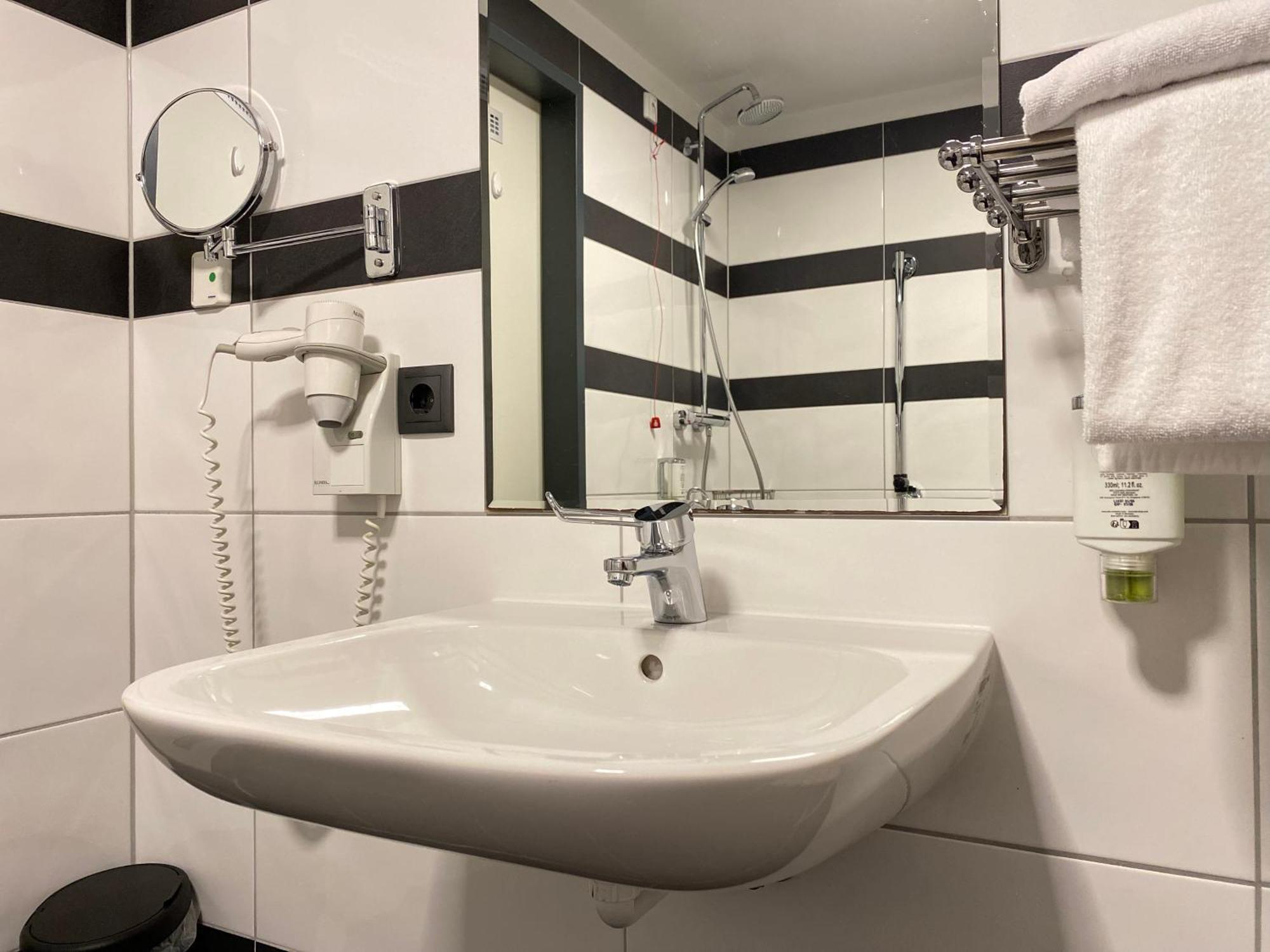 Design & Budget Hotel Wien Schoenbrunn Екстер'єр фото