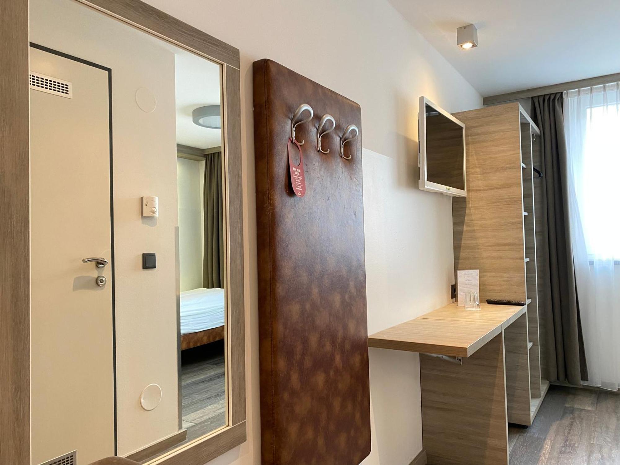 Design & Budget Hotel Wien Schoenbrunn Екстер'єр фото