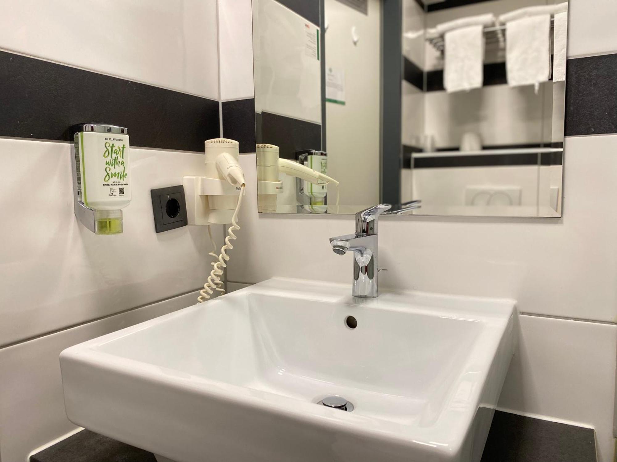 Design & Budget Hotel Wien Schoenbrunn Екстер'єр фото